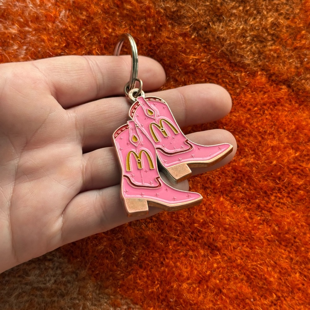 Mc Donalds 2025 Shania Twain McDonald's Pink Boot Collector Keychain - Picture 5 of 6